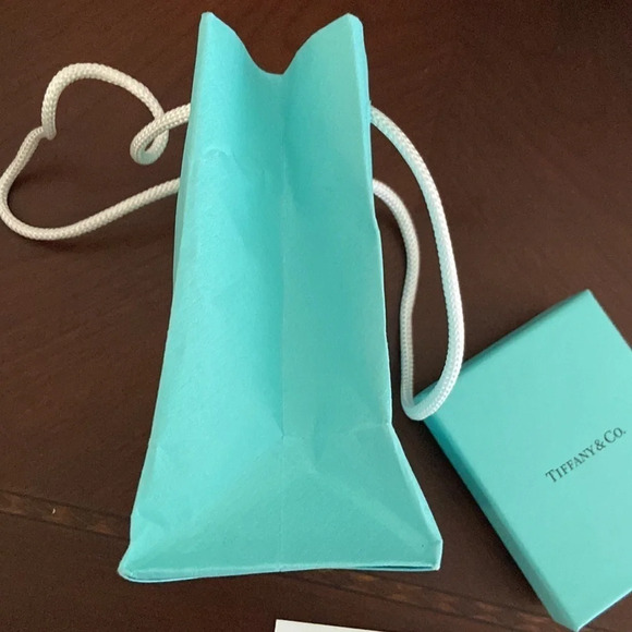 Tiffany & Co. packaging - Picture 3 of 6